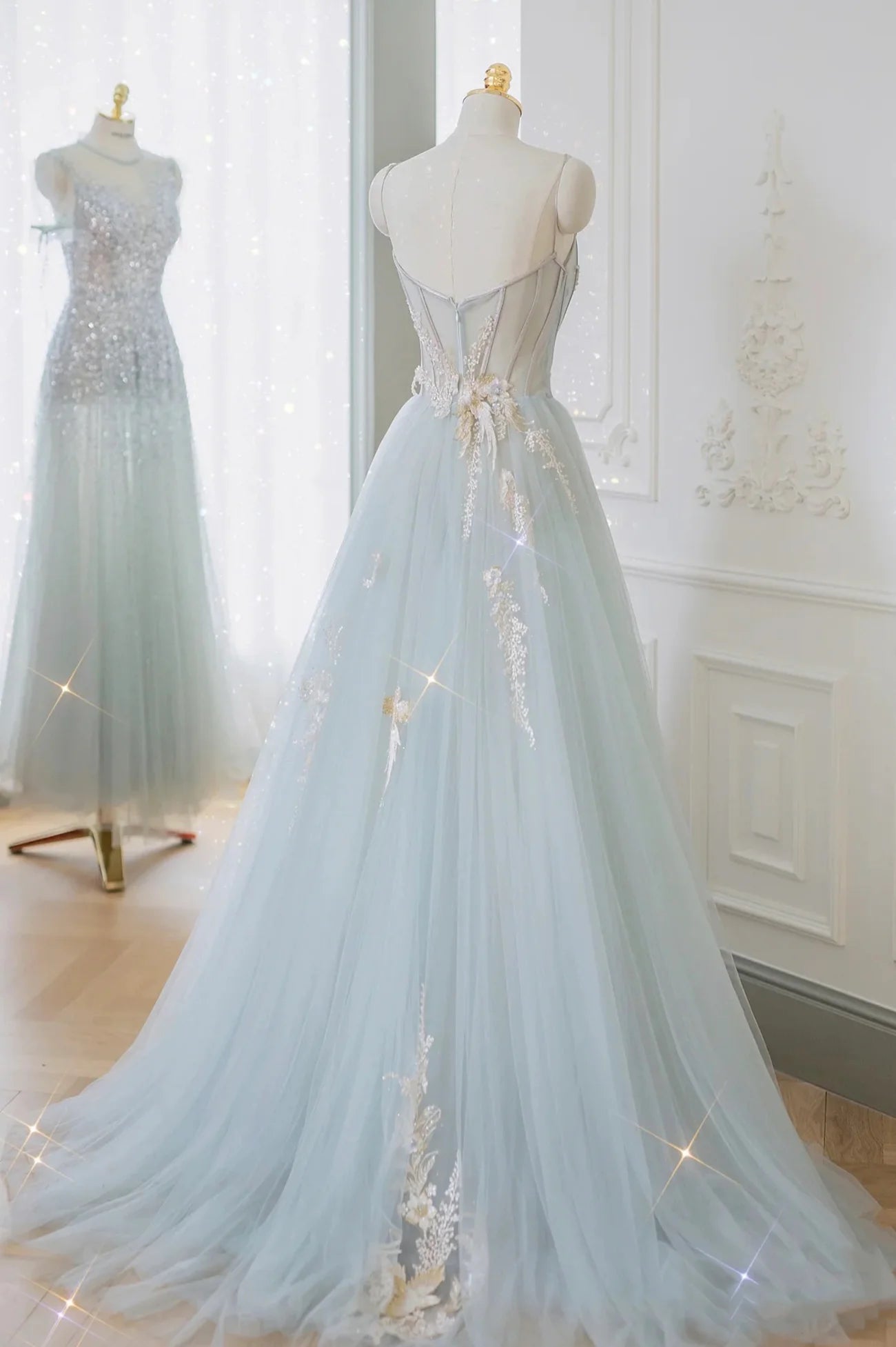 Robe de bal longue en tulle et dentelle bleue, coupe trapèze, sans bretelles